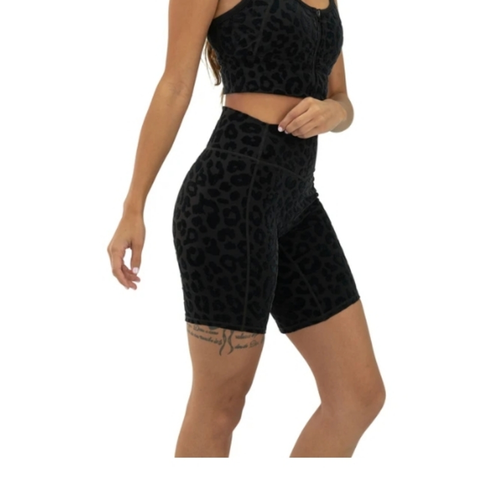 Balance Athletica - THE LUX RIDER SHORT - PANTHER